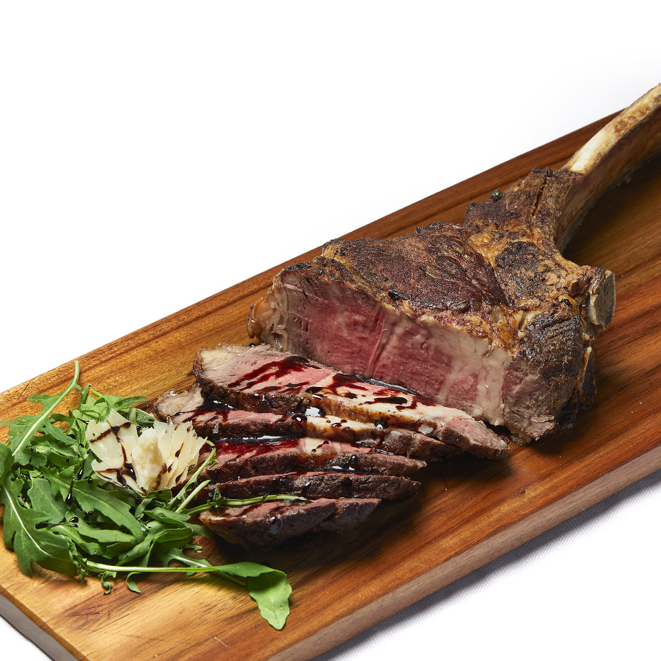 Tagliata di Manzo con foglie di Parmigiano Reggiano D.O.P., rucola e Aceto Balsamico di Modena D.O.P. Extra Vecchio