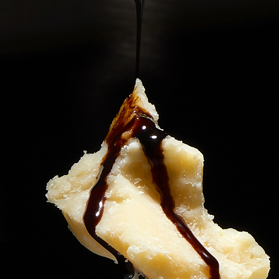 Scaglie di Parmigiano Reggiano D.O.P. con Aceto Balsamico