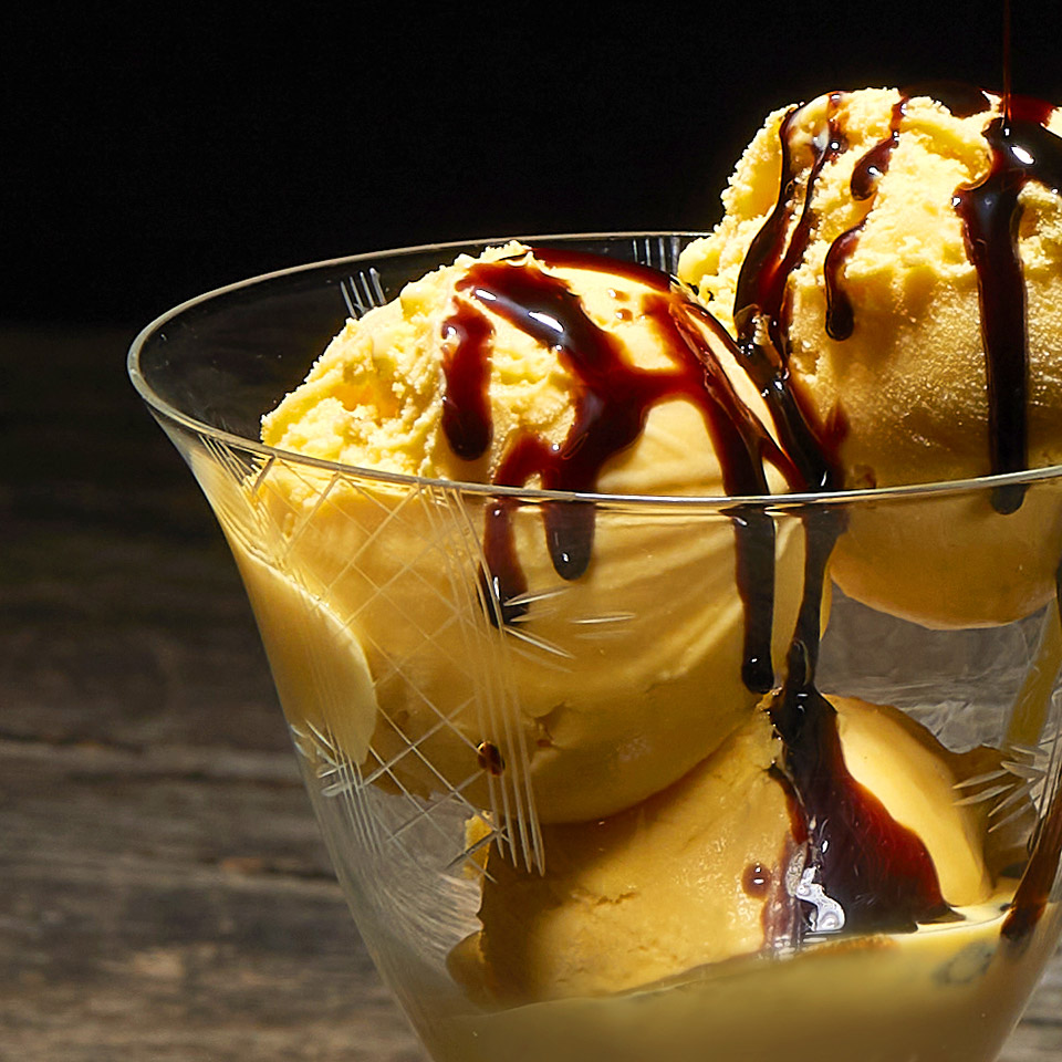 Gelato allo Zabaione condito Aceto Balsamico Tradizionale di Modena D.O.P. Extra Vecchio
